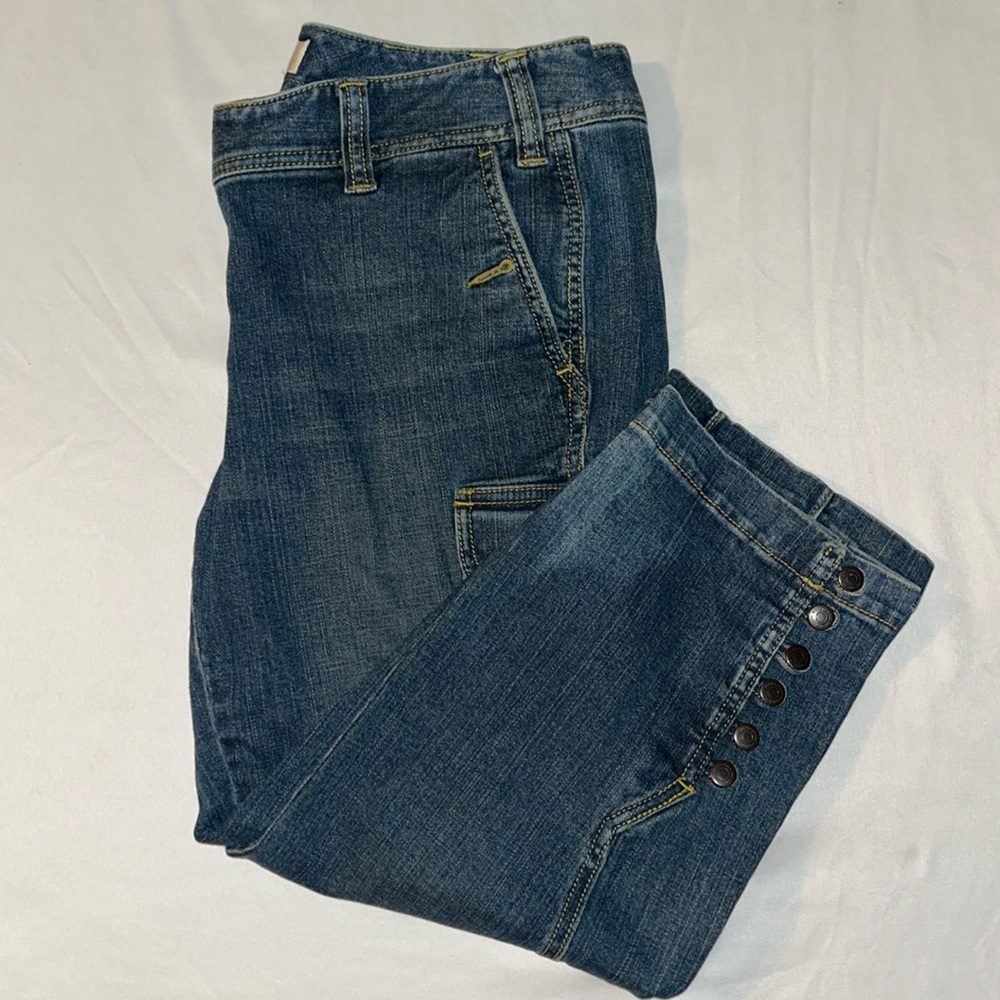 Woman’s Ann Taylor LOFT capris size 8